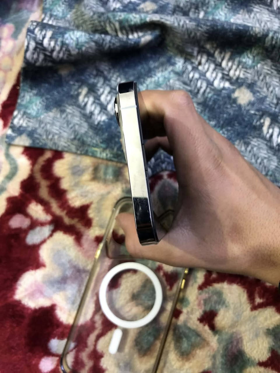 السلام عليكم
ايفون ١٣ برو ماكس 
الذاكره ١٢٨ 
البطاريه ٩٣ بلادي 
تك سيم كارت ويا شريحه إلكترونيه يعني تكدر تشغل ١٠ سيمكرتات بي 
مبدل شاشه فقط وفيس إيدي شغال
نموذج m 
كامرات دمعه 
الجهاز فقط البارحه ومع من إيدي ول ضهر نكسر بس من الداخل التبديل مالتو ب ١٠ 
الجهاز شرط شخطه مابي 
ألون ابيضّ 
السعر ٤٨٠ وبي مجال للطيبين 
رجاءً الماشراي لايعلق ولا يدخل خاص
للاستفسار خاص أو ***********
