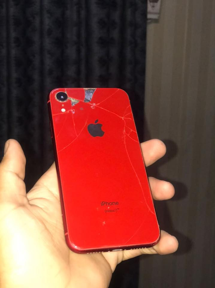 سلام عليكم 
ايفون Xr  ذاكره 128 بطاريه 76 بل حاسبه وبجهاز 73  فيس ايدي شغال مامفتوح الجهاز بي بس هاذا الكسر بضهر الكامره صار بيها غواش من نكسر الضهر 
مراوس شعندك نزل واني اطبلك مكان حله تقاطع الثوره


**إذا كنت صاحب هذا الإعلان وتريد حذفه لأي سبب، رجاءا أرسل رسالة إلى الدعم الفني**