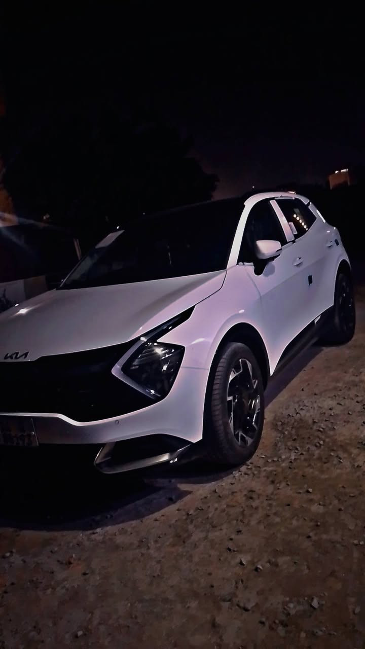 السلام عليكم 
سبورتج 2025 خليجي 
مكفولة 
ماشية 6000 سيارة زيرو
فول مواصفات بانوراما 
السعر 263 وبيهه مجال بسيط
رقم الهاتف : ***********
