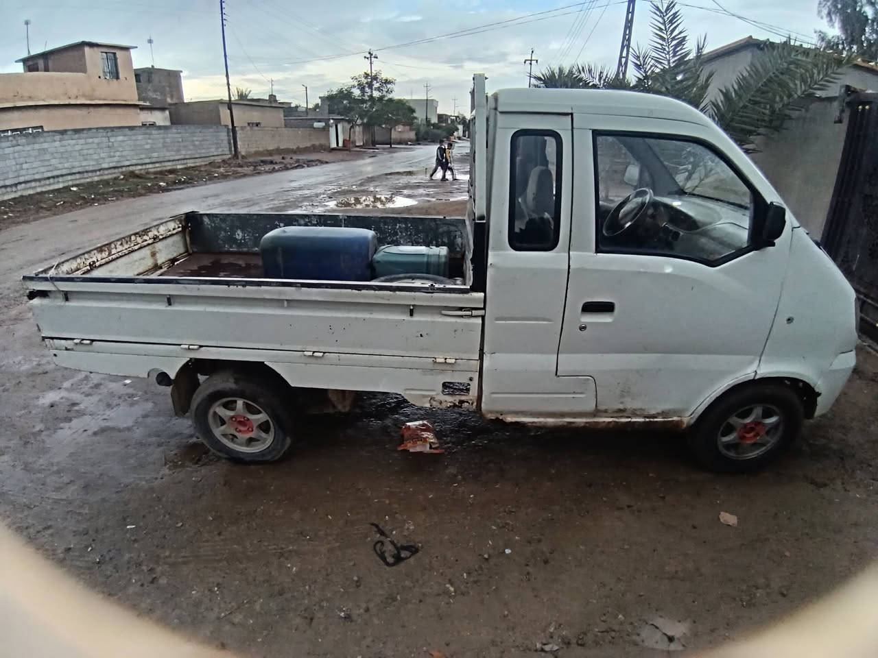 سلام عليكم سياره هامفي للبيع موديل ٢٠٠٧ أوراق كامله تجفيت جديد لاصرف والابخار كير محرك كفاله السعر15 المكان ديالى ناحيه العضيم ***********
