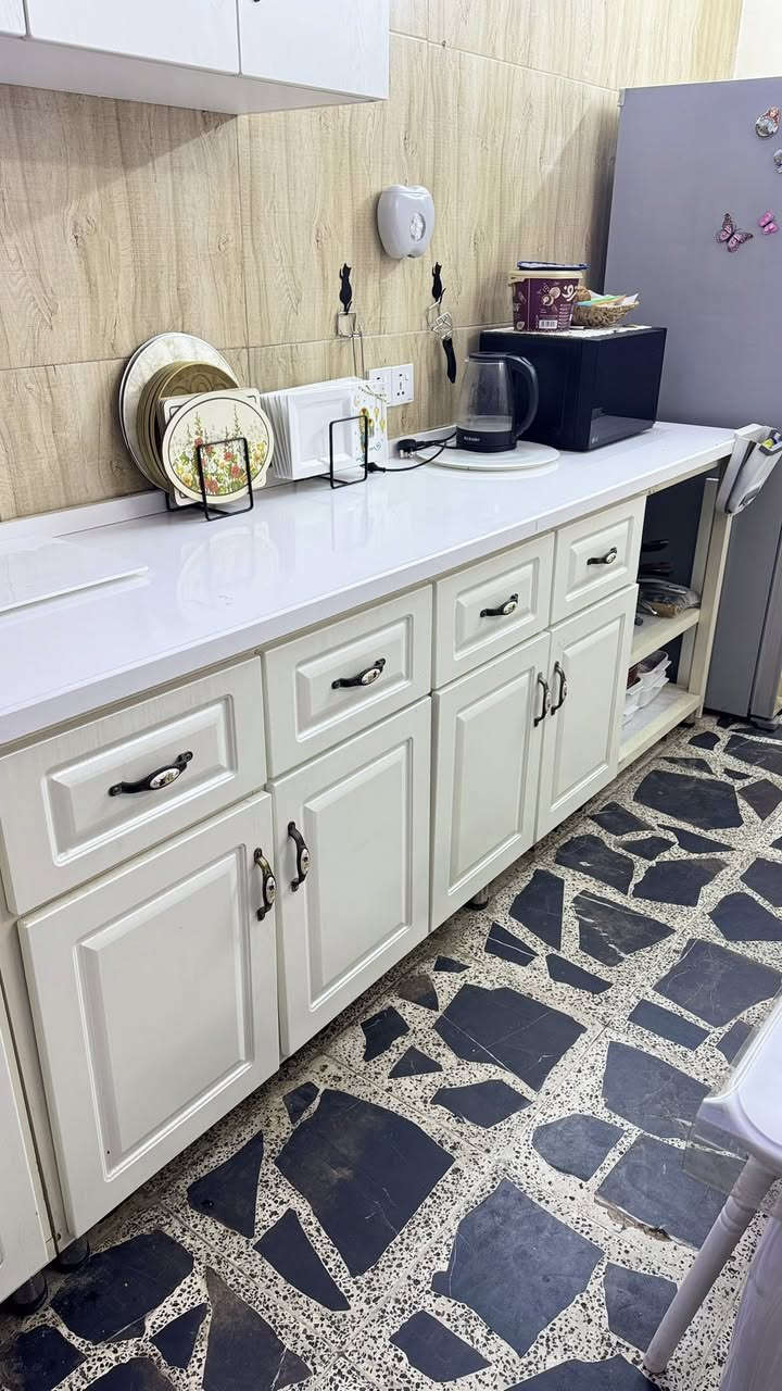 كاونتر للبيع ٦ ابواب ، مرمر لون ابيض و الابواب صدفي ، القطعة الاخيرة اللي يم الثلاجة تنحط بدل المكان الفارغ بحيث تصير زاوية على شكل حرف L بس اني شايلتها حالياً ، الكاونتر داخل المنيوم و خارج خشب hdf
بسعر ٦٠٠ الف


**إذا كنت صاحب هذا الإعلان وتريد حذفه لأي سبب، رجاءا أرسل رسالة إلى الدعم الفني**