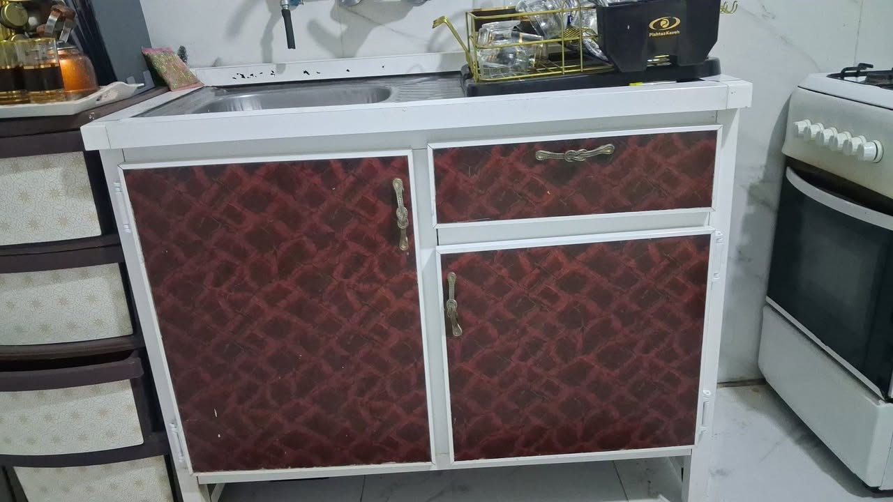 أغراض مستعملة للبيع عيني براد المي ١٠٠ 
والبطل الغاز ٧٥ 
طباخ ١٠٠
الغرفة نوم ٣٠٠ 
براد مكتبي ١٠٠
الدروج ١٥ 
سينك ٧٥
***********
