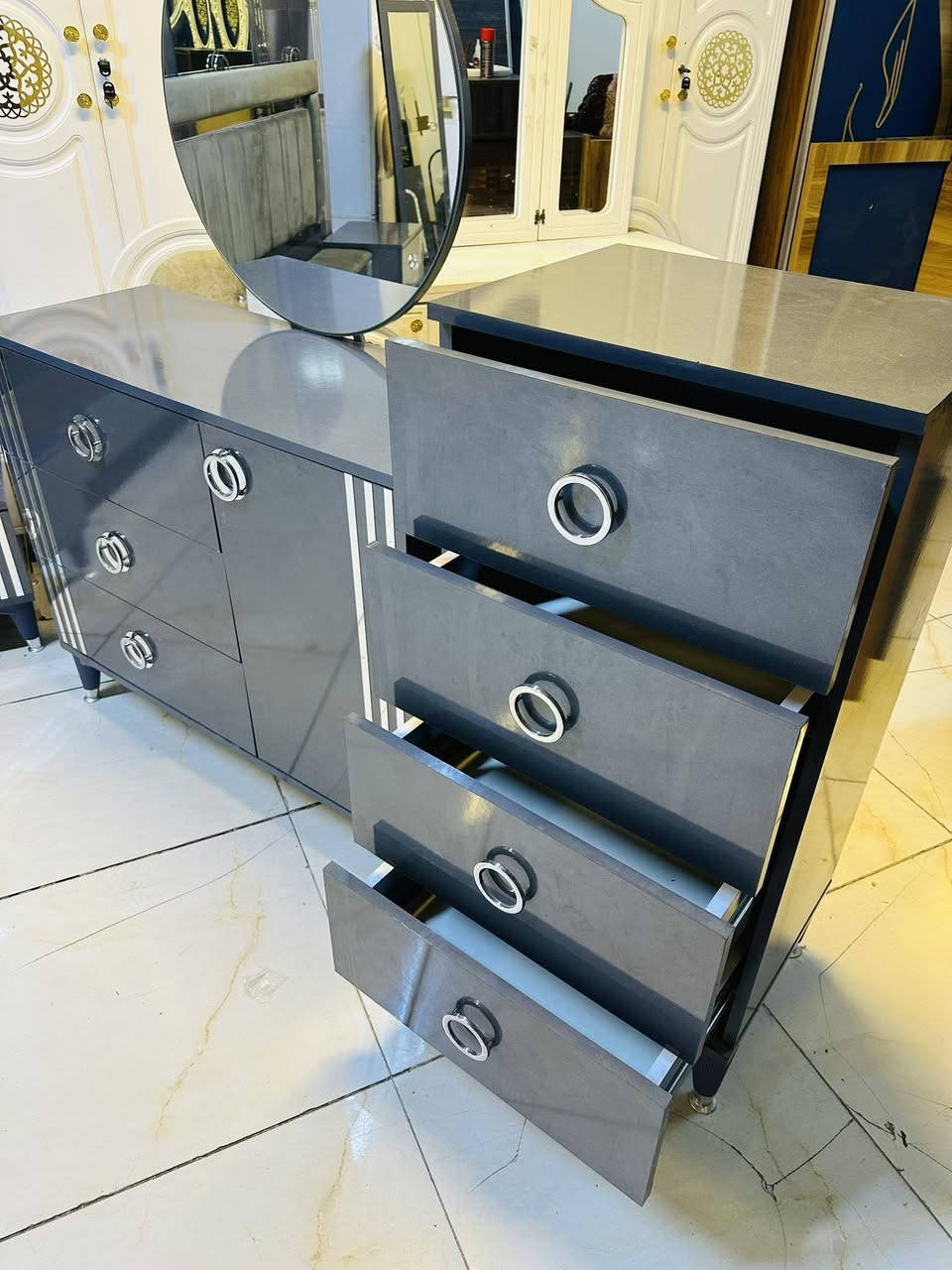 غرفه تركي مستخدمه 🛠️
غرفه ماركه 8قطع 🔥
غرفه نضيفه مثل بل صور ✨ 
غرفه ول توصيل وشد700فقط 😍✔️


**إذا كنت صاحب هذا الإعلان وتريد حذفه لأي سبب، رجاءا أرسل رسالة إلى الدعم الفني**