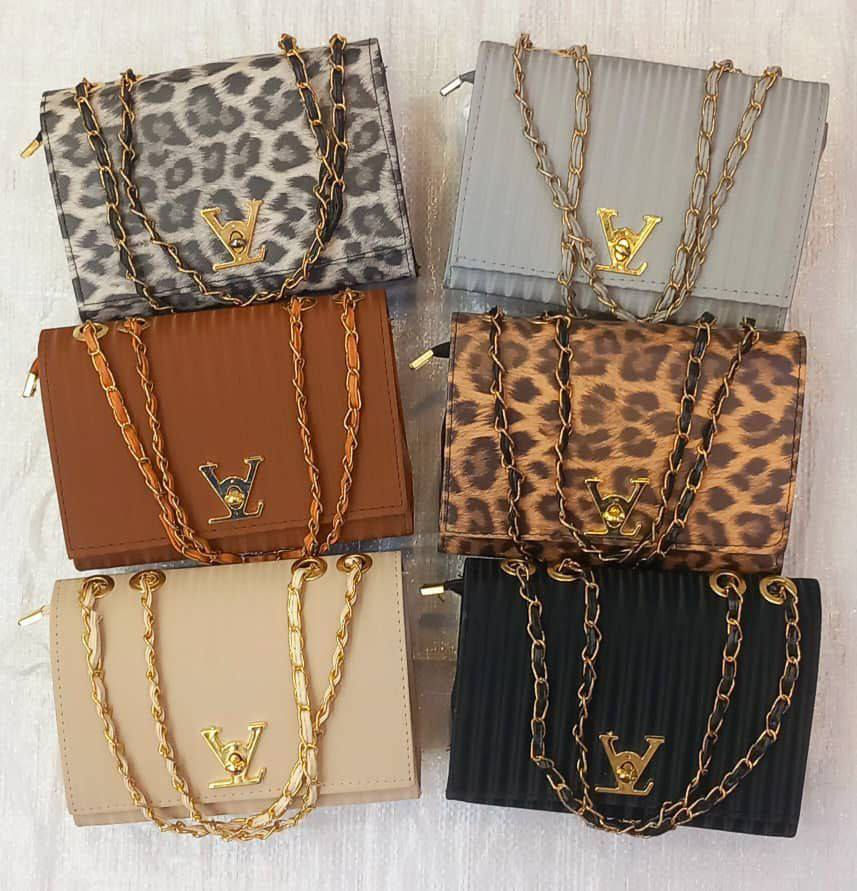 حقائب نسائية كوالتي عالي موديلات تجنن والأسعار مناسبه السعر القطعة 5الاف وأيضا متوفر جمله الأسعار مناسبة متوفر توصيل الجميع محافظات العراق بس 5الاف التواصل معنا ع واتساب ***********
اساعو بالحجز قبل نفاذ كميه محدودة السبب الوضع حدود مسدودة ماكو اي بضاعة اهل البيجات او محلات اخذو قبل العيد
