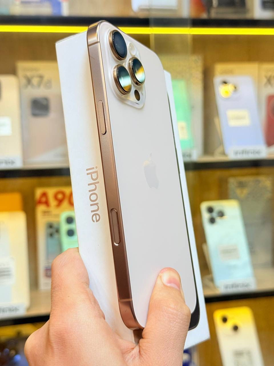 أيفون16 برو ماكس عربي شرق اوسط  ذاكره 256 بطاريه 98اعتبره فاتحه بيدك من كارتونه ممبدل بي شي مع ضمان 5 ايام نضافه 100‎%‎ كامل ملحقاته  وتر بروف عل حاسبه كله نورمل مكاني بغداد البياع شارع 13 مركز الريس للموبايل 
⭕️متوفر اقصاد رافدين منصه ⭕️
السعر مليون و400  الف 
***********
