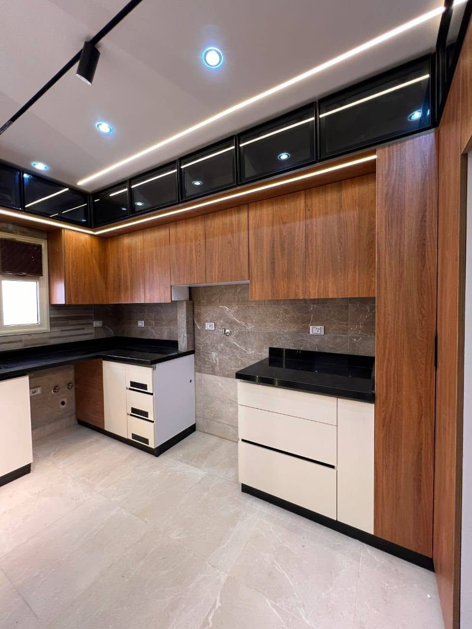 🏡 للإيجار | أول سكن في الشيخ زايد

📍 كمبوند زايد هايتس – بجوار أركان مول

✨ 250م² | الدور الثاني | أسانسير
🛏️ 3 غرف نوم
🚿 3 حمامات
🛋️ ريسبشن 4 قطع + ليفينج + مطبخ كبير
🎨 تشطيب ألترا سوبر لوكس بديكورات فندقية
🌿 ڤيو مفتوح على الجاردن واللاندسكيب
📍 موقع مميز وقريب من البوابة

📞 للتواصل وحجز المعاينة واتساب أو اتصال.
@ [9***********303:13708:010 25905892]
