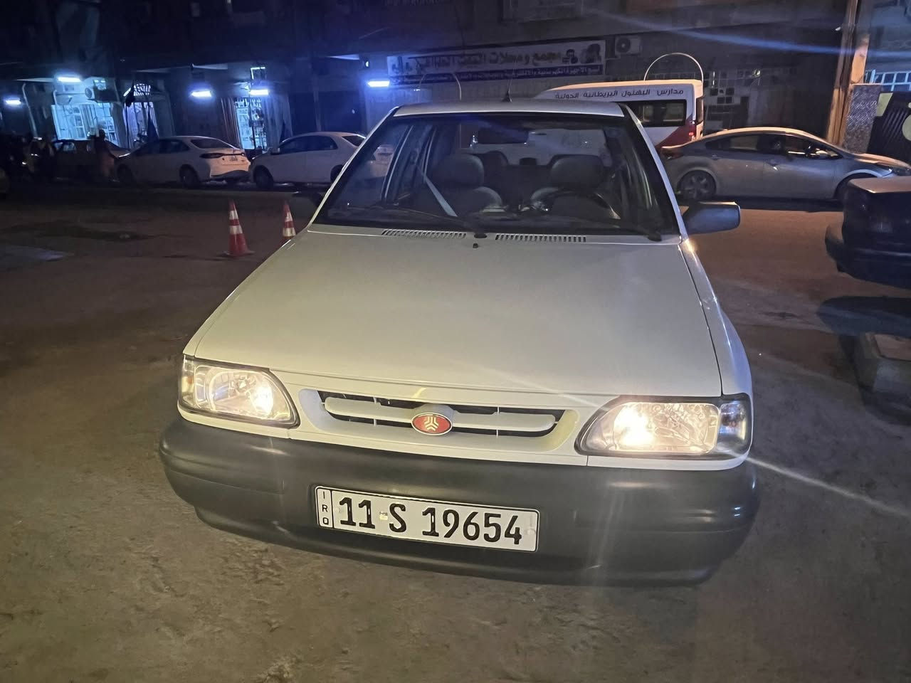 السلام عليكم 
سايبه مديل 23 
كفاله عامه بس هاي يم قبق البانزين 
على وضعيتها
بسمي
ماشيه 65
بغداد المشتل 
السعر 68

***********
