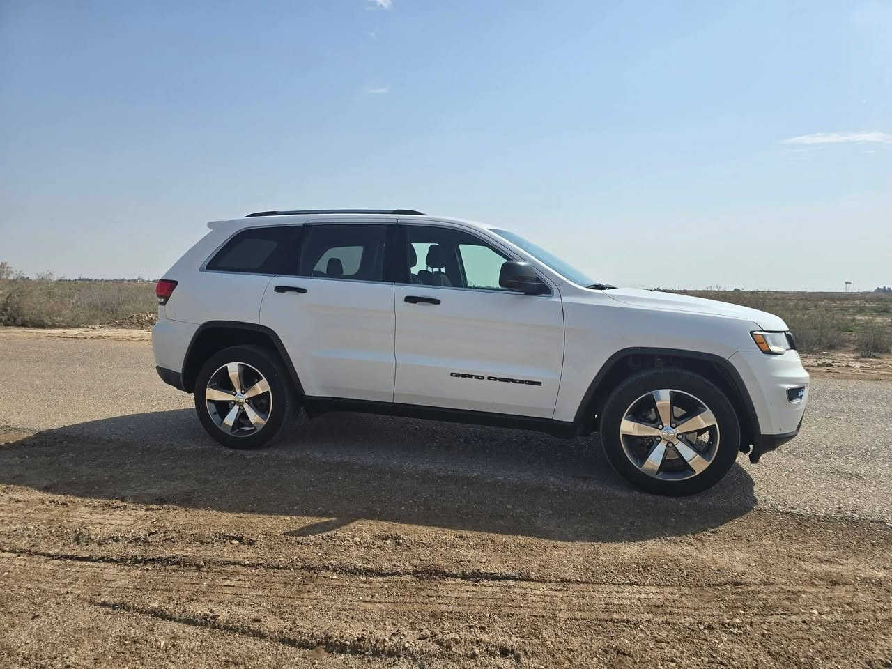 للبيع جيب 2020 رقم اربيل
عداد المسافه  90 ألف كم 

🔹 حادث السياره شبر بارد فقط ومكحل جميع الارباكات سليمه 

*********** 

المواصفات:
1️ محرك 3600
 2  بصمة تشغيل + بصمة أبواب
3️ تشغيل عن بعد
4️ شاشه وسط كار بلي 
5️ كرسي السائق كهرباء 
6️ شوته رياضية kn 
7️ تيربو كهرباء 
8️ نظام اطفاء المحرك عند الوقوف 
9️ نظام سبوت تسارع 
10 ️ حساسات جانبيه نقطه عمياء 
11  نظام ECO تقليل صرف الوقود
