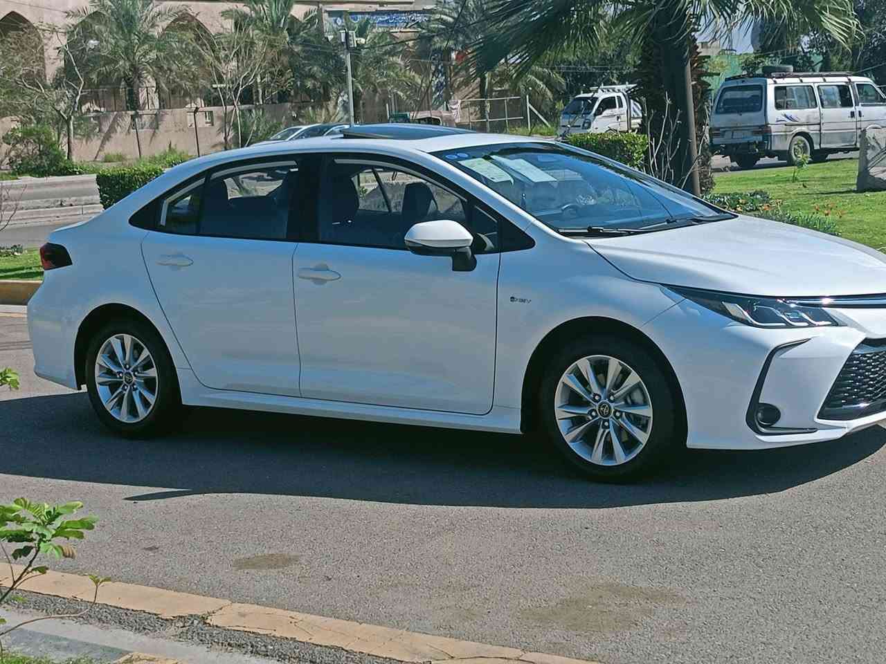 السلام عليكم

للبيع تويوتا كورلا هايبرد 

الشكل الخليجي 

موديل  2024

ماشيه 8 الف 

مكفوله من الصبغ والتبديل 

ولبارد كفاله عامه  

فول مواصفات 

سبير منازل 

سياره كلش جديده

بصمات ٢ كتلوكات اخت زيرو

السعر 146

للاتصال *********** 

مكان السياره البياع تقاطع درويش
بغداد بسمي
