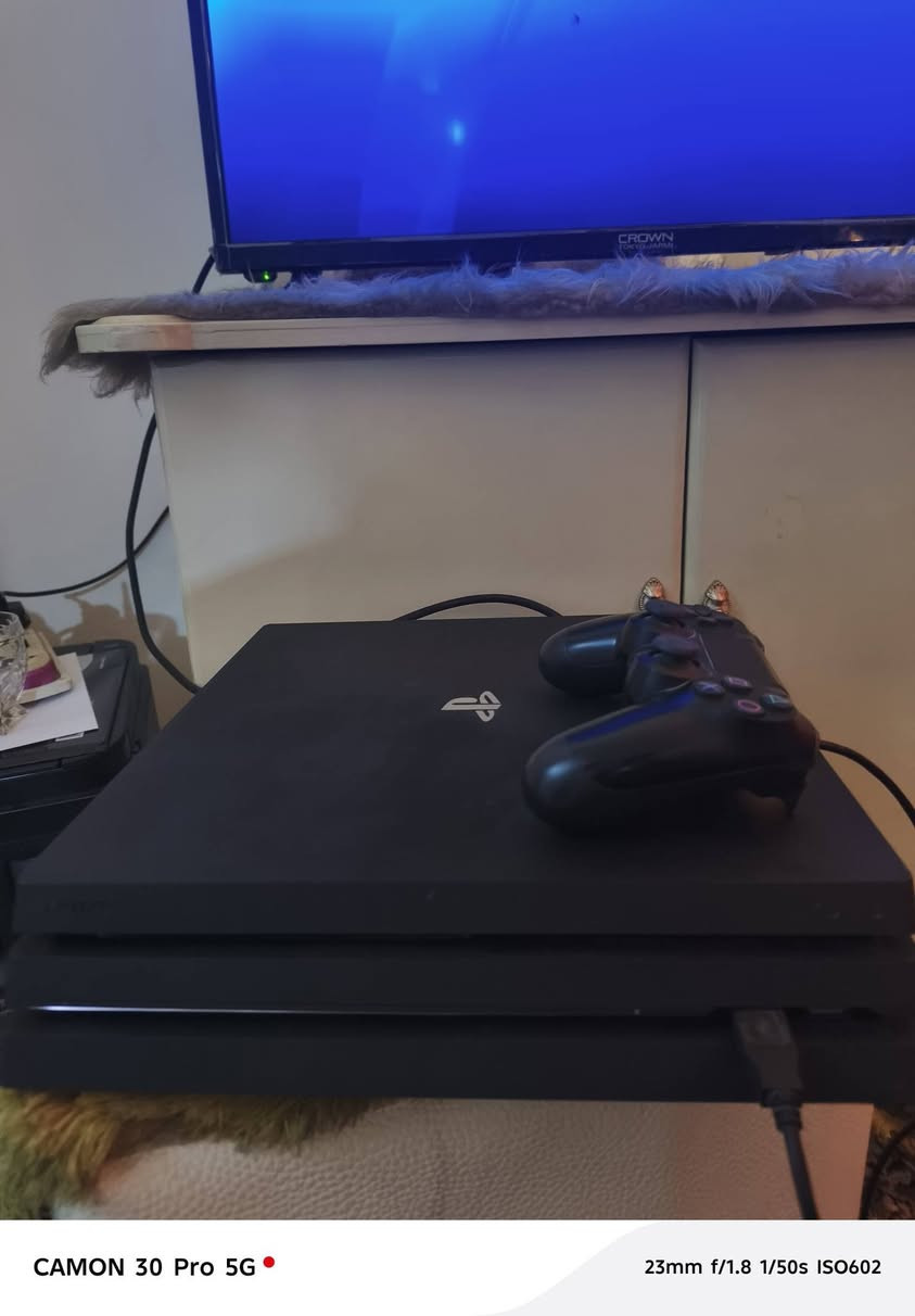 ‏السلام عليكم جهاز ps4 برو مهكر واحد تيرة نظام ال9 القديم بدون فلاش الجهاز جديد كلش جوستك وحدة اصلية مال جهاز بي 9 لعبات وبي مساحة بعد
‏السعر350 بي مجال بسيط 
‏العنوان بغداد البلديات 
‏***********
‏ما متواجد فيس فقط واتساب او اتصال 
‏
