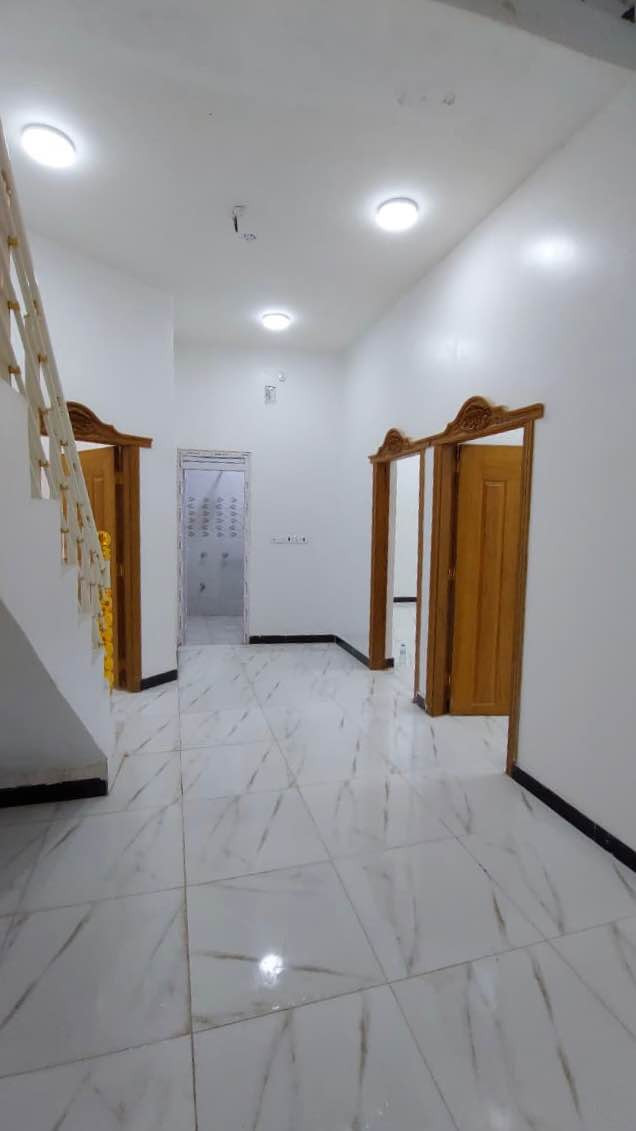 🏡✨ فرصة ذهبية للسكن الفوري – بيت حديث للبيع ✨🏡
📍 الموقع: البصرة – أبي الخصيب / محيلة
📐 المساحة: 100 متر
📄 الطابو: زراعي عراقي رسمي (سند 25)
🔥 تفاصيل البيت: 🛏️ غرفتين نوم
🛋️ صالة مريحة وواسعة
🍳 مطبخ عملي
🏠 دوانية للضيافة
🚿 صحيات حديثة
💡 مميزات العقار: ✔️ جاهز للسكن مباشرة بدون أي نقص
✔️ تسليم بنفس اليوم
✔️ جميع الخدمات متوفرة (ماء – كهرباء – خدمات عامة)
✔️ شوارع المنطقة مبلطة بالكامل
📞 للاستفسار والمعاينة: *********** البصرة, العراق
