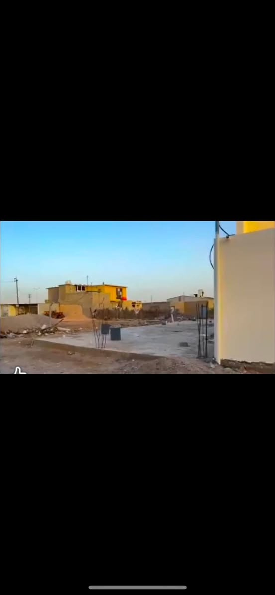 السلام عليكم اخوان(( بيت١٦٠ طابقين+ قطعه ١٥٠ مصبوبة رفت ))مقابيل قاعة اوسكار بصف سكلة مشتاق 
 وقف سكني بناء حديث 2026
متوفر كافة الخدمات تبليط + كهراباء+ ماء  + انترنيت ضوئي 
البيت على الشارع العام 
🔹المحتويات الطابق الاول
-طرمة
-استقبال 
-مطبخ بنضام المني بار
- الصاله 
- غرفة نوم 1 
- منور تهوية عدد2
🔹محتويات الطابق الثاني  
غرفة نوم عدد1
-صحيات
-حولي 
- منور عدد٢
-سطح خلفي يصلح لبناء الغرفة الثالثة

للاستفسار مراسلة الصفحة او الاصال على الرقم 
***********
