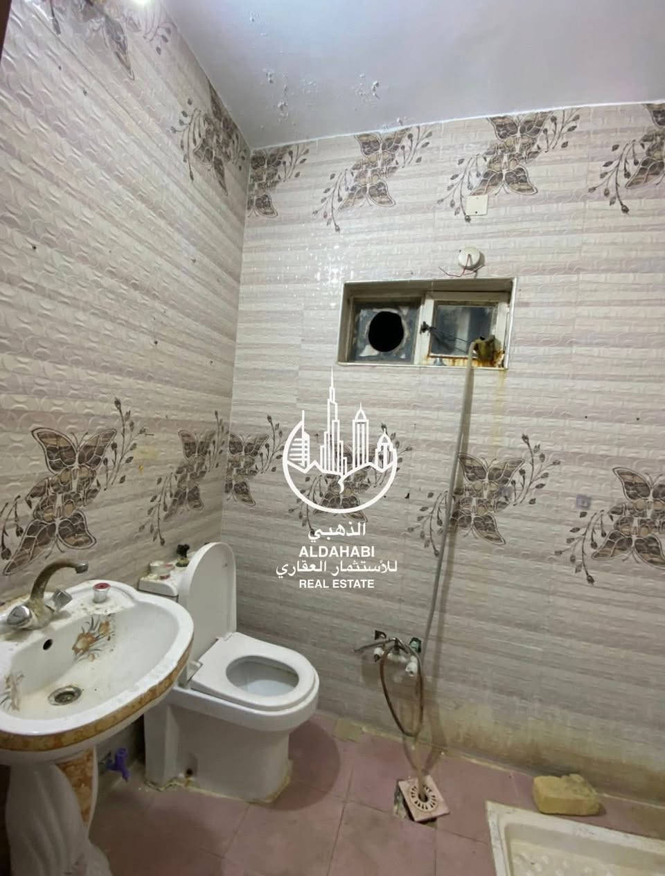 للايجــــــــــــار ✅
.
شقه للايجار في الاربع شوارع بناء حديث 
.

مواصفات الشقه  / 
.
غرفتين منام ، صاله  ، مطبخ ، صحيات 

.
سعر الايجار 500 الف 
.
✅ الذهبي للاستثمار العقاري ✅

#مجــــــاز_قانــــــــونيــاً
—————————————
#ملاحظه لعملائنا الكرام يتوفر لدينا عروض عقاريه بيوت للبيع والايجار في كافة مناطق محافظة البصره كذلك يتوفر لدينا بنايات تجاريه للبيع في مناطق ممتازه بوارد شهري ممتاز 
‏‌‎ للمعلومات اكثر التواصل على الارقام الموضحه او زيارة
الموقع 
البصره_ شارع عام حي الزهراء _ قرب مستشفى النفط
***********
***********
