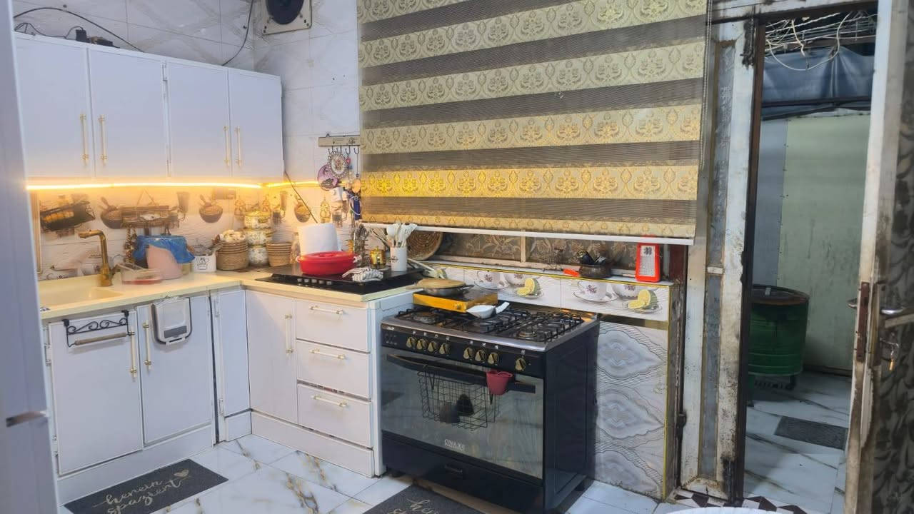 بيت للبيع مطلوب مبادره طابقين بناء حديث كونكريت بيه شقه معزوله بناء 2022 باريدو قرب ساحه شريف السعر تصل وتساب مساحه100م امامي 
***********مكتب الرحمه
