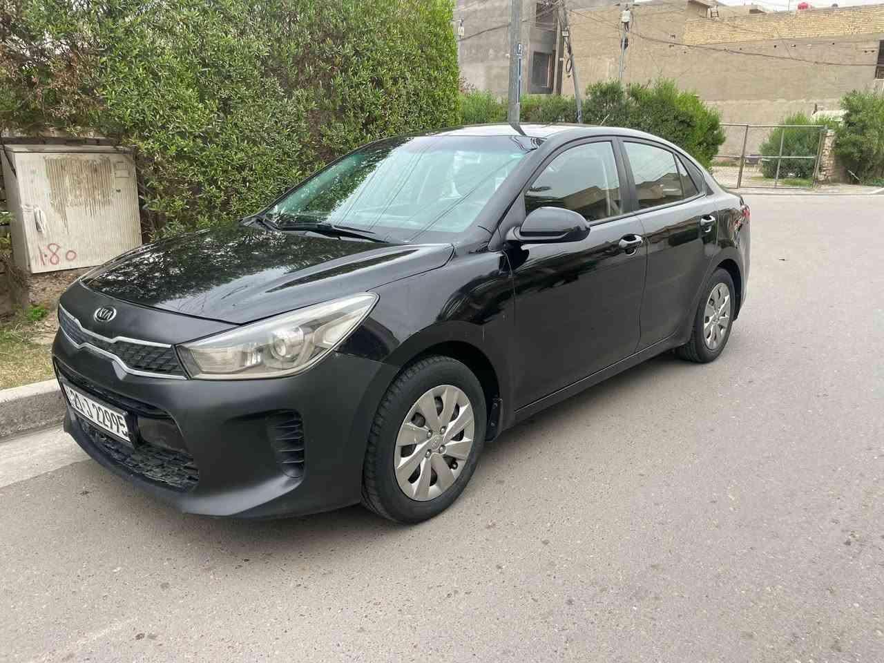 كيا ريو ٢٠١٨ امريكي
محرك ١٦٠٠ gdi  بلادي 
كير AT بلادي لمرغوب 
سيارة نظيفة وجاهزه مابيها اي نقص
تخم تاير وباتري جدد 
 مواصفات شاشة كامرا / تدفئة كشنات / ستيرن هيتر / فول تحكمات ستيرن 
مانع انزلاق / 
ماشية ١٣٠ الف  كيلو 
(( حادثها جاملغ امامي وحافة البنيد وبيها باب خلفي صبغ يعني ٣ قطع صبغ )) 
رقم الجديد هزه وسنوية جدد تحويل مباشر 
مكاني بغداد الاعظمية 
السعر ٩٢ ورقة
 اتصال فقط مكلف بلنشر 
 ***********
