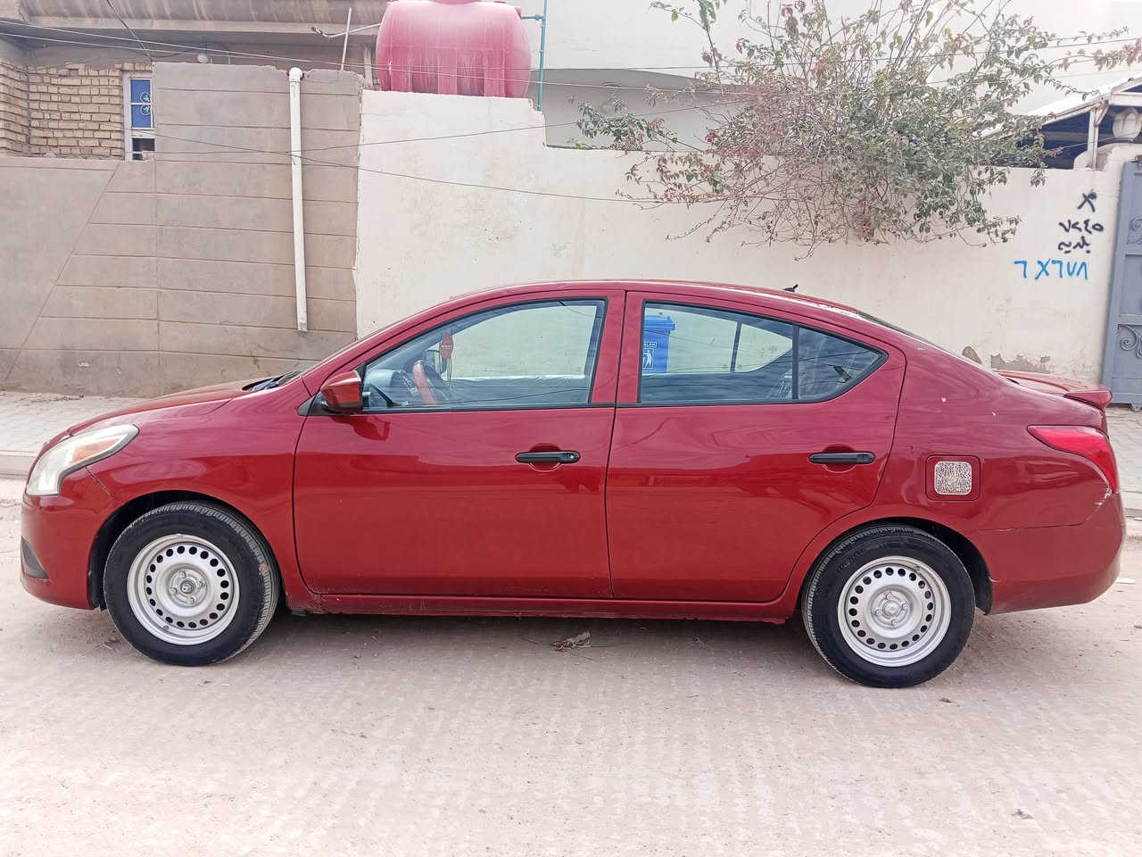 سلام عليكم 
سياره نيسان فيرسه 
موديل 2016 وارد امريكي
ضربته جاملغ خلفي صفحت السايق 
كير مكينه تبريد تتفئه دواخل خير من الله
السياره بسمنه مكان السياره واسط الكوت 
السعر 85 وبيه مجال 
الخاص مقلق فقط هاتف ‏‪0782 256 9529‬‏
