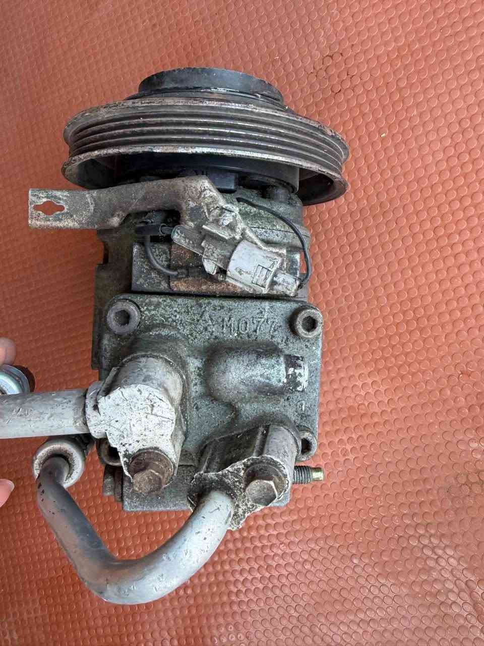 كمبريسر ونجي 4 حجم 15 ركبه كصيره حاويه ما مشدود ابدا ما مشتغل 150 وبي مجال ***********
