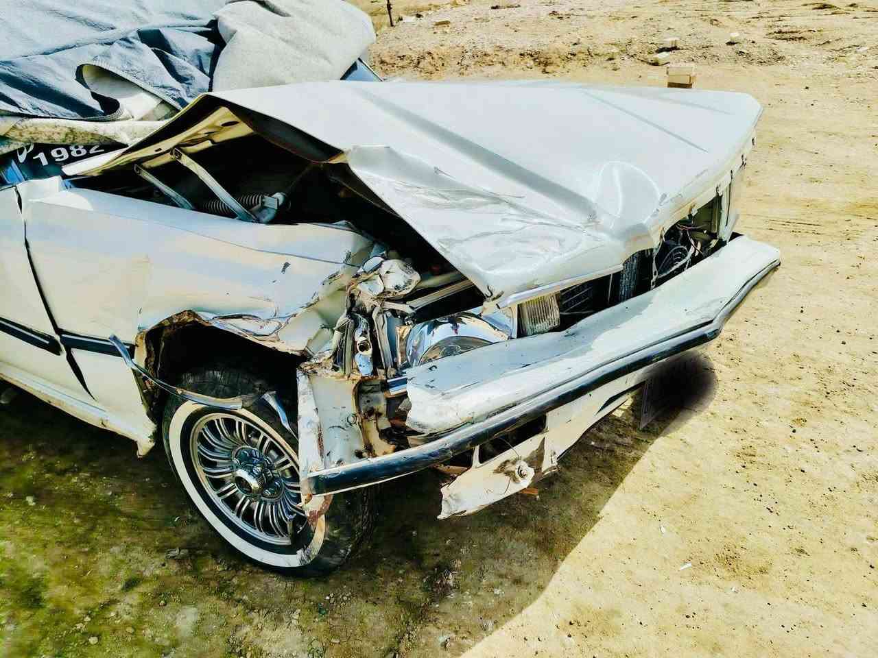 سيارة سوبر بلاديه 82 مكينه بلاديه لاصرف ولا بخار تبريد تدفئه شغال رقم السيارة بغداد صاربيه حادث الي يحب ينتصل على هاذه الرقم ***********
