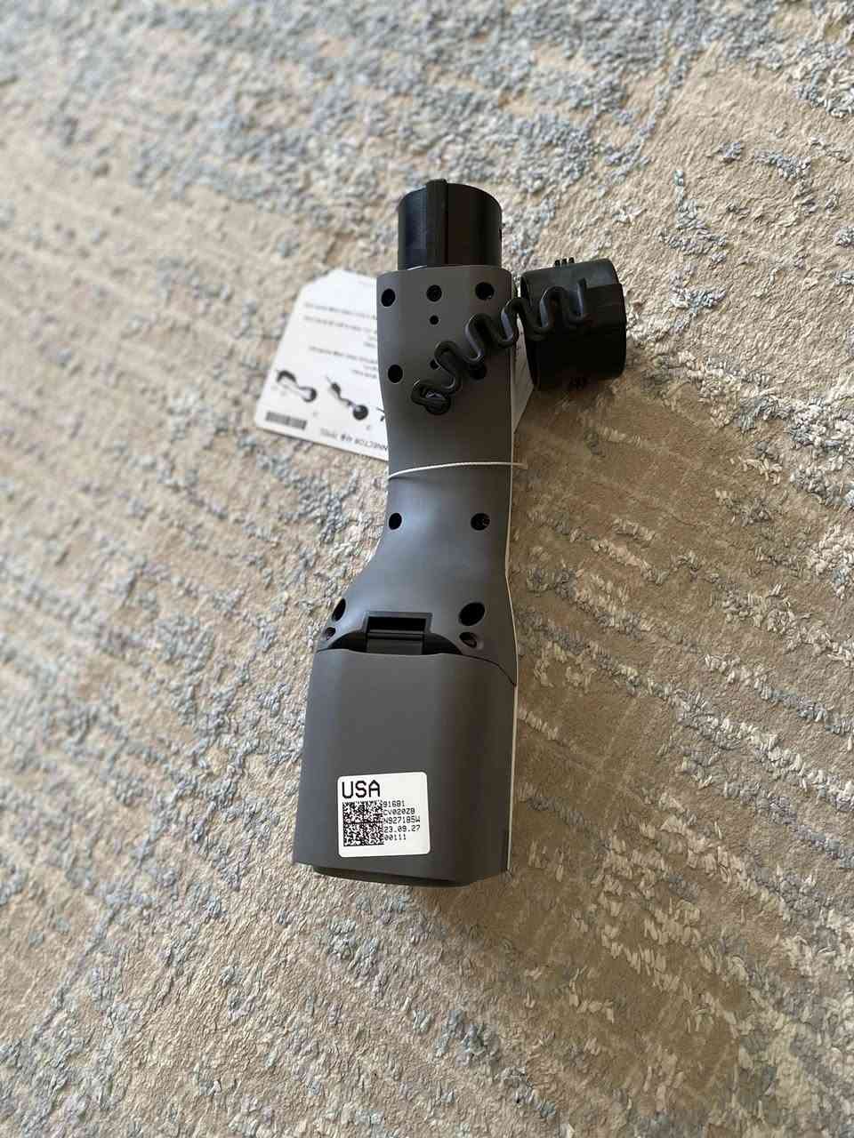 السلام عليكم 
ادابتر كيا اصلي يسحب كهرباء من السياره ينطي كهرباء 15 امبير 
يرهم على جميع السيارات منفذ تايب وان جديد غير مستعمل سعر 130 الف
مكان بغداد اليرموك ***********
