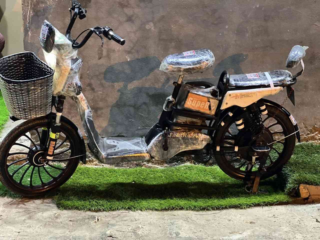 بايسكل شحن للبيع نيضف بطاريات جدد شغال كلشي ما عايزه سعر٢٢٥ للاستفسار الاتصال ***********
