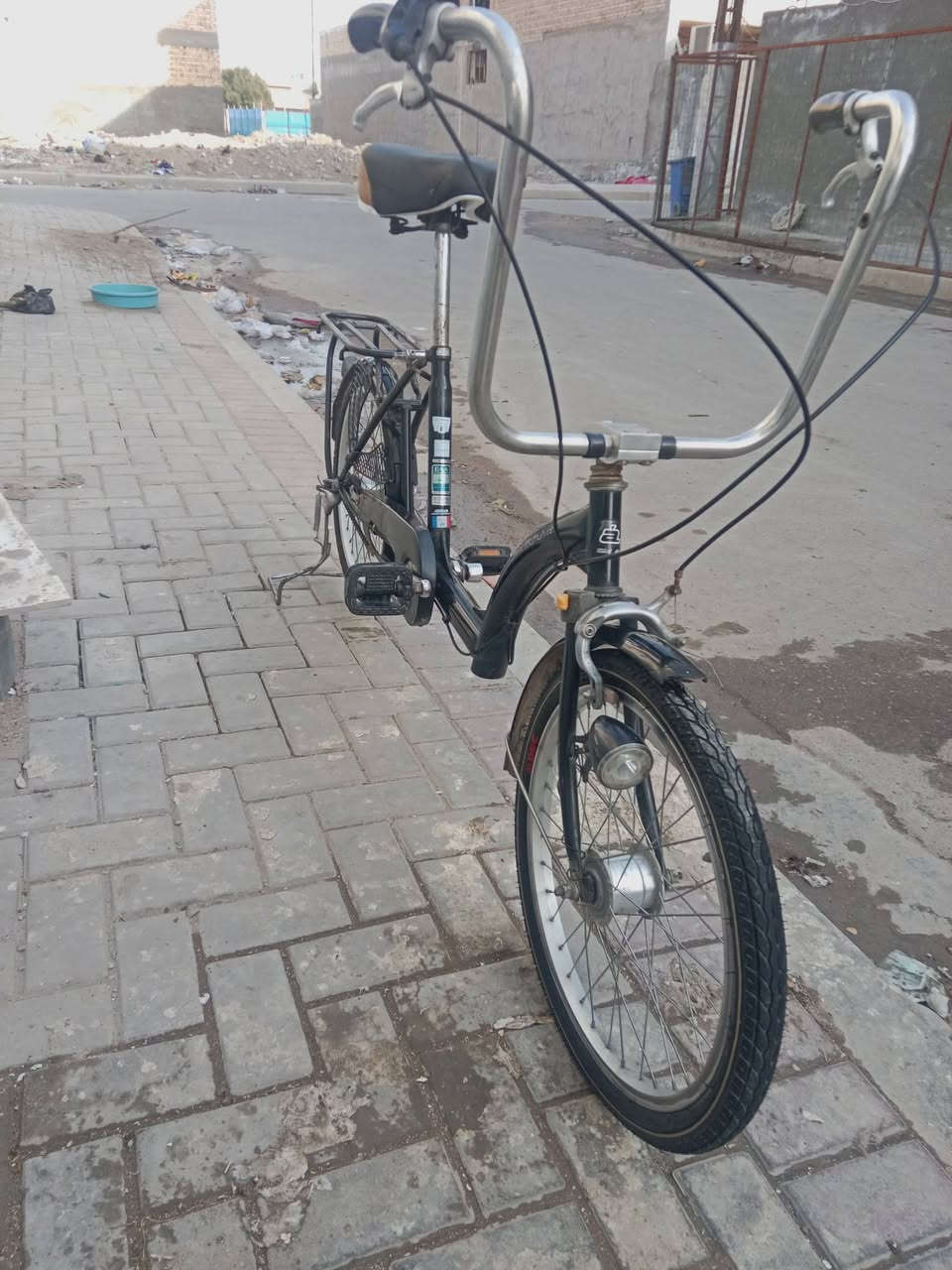 السلام عليكم بيسكل برجستون ما حاويه حجم 20 للبيع نضافة90 السعر 150وبي مجال الطيبين ***********
