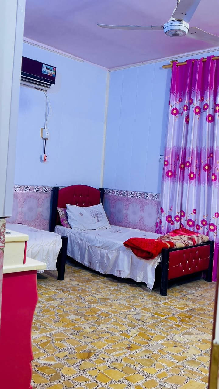 بيت للبيع  الموقع حي الاعلام الاول فرع مجمع راميتا بيوتي او قرب القائممقام السابق حسن ابو عهد
المساحة ٢٠٠ متر
طابو صرف ما مطلوب لا اسكان ولا مبادرة 
الخريطة غرفتين كبار و صالة واسعة و مطبخ و استقبال و مخزن و ممر و صحيات خارجية و داخلية 
السعر مناسب على الخاص او الاتصال على الرقم 
***********
