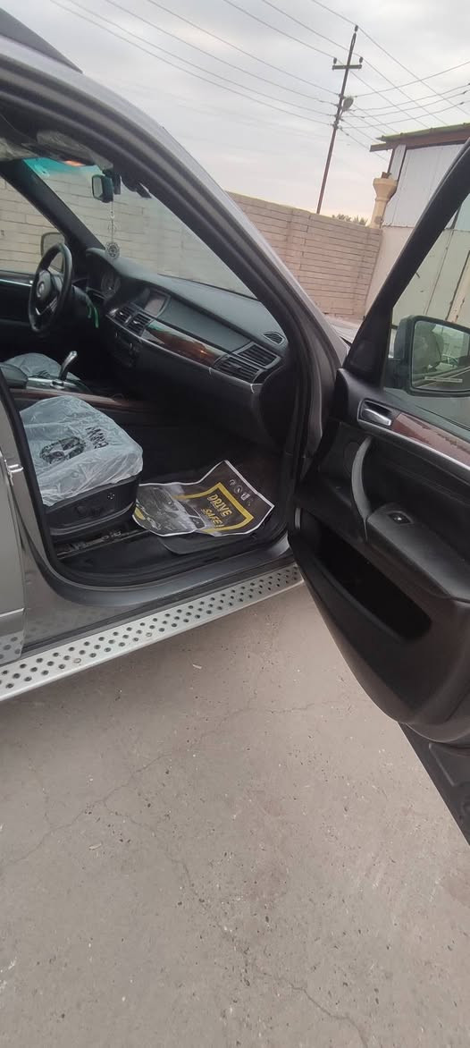 السلام عليكمx5موديل2007 سياره تخوم تاير جديد ويل 22 تو سايس صدر امامي جديد تبريد شغالد محرك ثمانيه سلندر 4800 ما ابيها ضربه بيها صبق بالشملقات الاماميه فقط سعر 125 وبيها مجال مكان البصره📞***********
