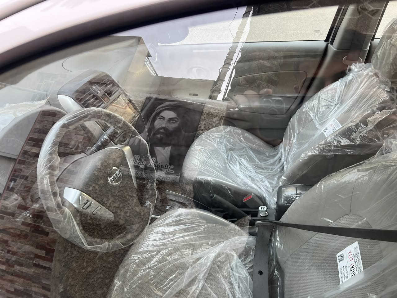 سلام عليكم نيسان سني لبيع موديل 2024 ماشيه18 الف السعر 125لاستفسار ***********
