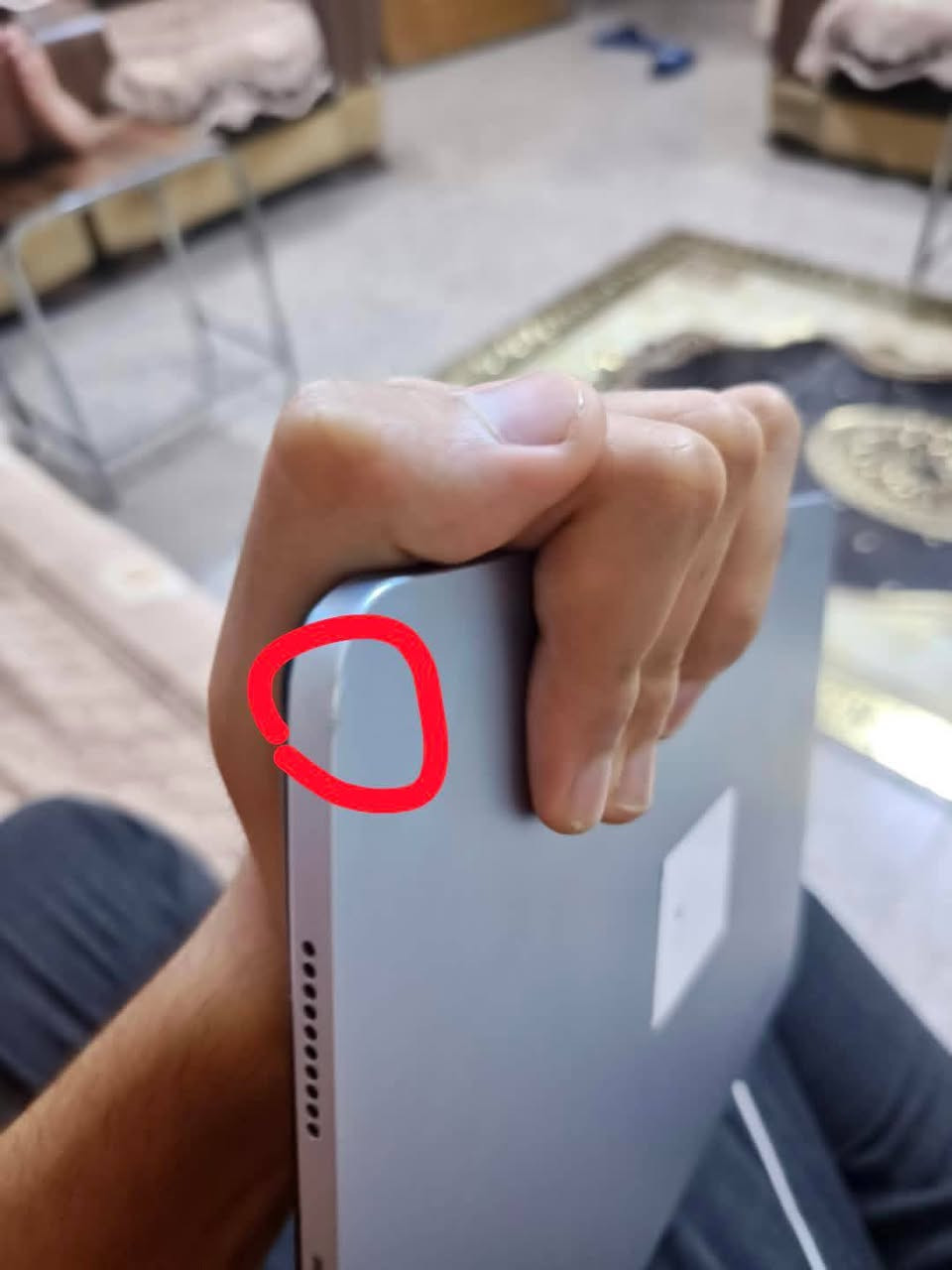 السلام عليكم
للبيع
شاومي تابلت باد 6
 بذاكرة تخزين 256 جيجابايت 
رام 8 جيجابايت 
شاشة بحجم 11 بوصة 
144 فريم

الايباد كلش نضيف استعمال دراسي
بس اكو ضربة بلشاصي خفيفة 
موجودة ويا الصور

ملحقاتة
الكارتونة مالتة
شاحنتة الاصلية

السعر 350 الاف 💵

مكاني ديالى الغالبية
وعندي توصيل الكل المحافظات
للتواصل خاص الماسنجر
***********للتواصل واتساب فقط
