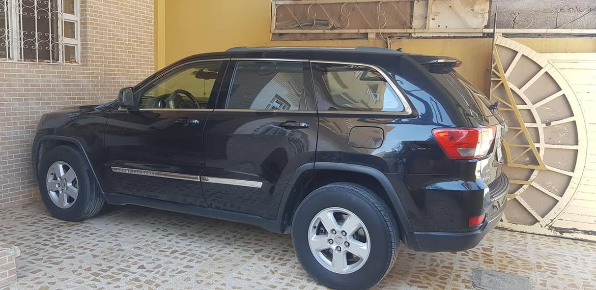 سلام عليكم جيب لاريدو 2012وارد أمريكي داخله للعراق كلين في العراق
 مكينه ٦ سلندر
  بصمة أبواب 
  كشن كهرباء 
تحكم ستيرن كامرة خلفية  حساس خلفي 
تبريد ثلج غاز جديد  
بيها مكانين بارد فقط باب الخلفي كد شبرين ورأس جاملق كد شبر فقط
 سياره حلوه ونظيفة انطيك محرك وكير شرط 
سعرها ١٩٠ وبيها مجال بسيط للطيبين حك الجيه 
السياره رقم اربيل مكانها بالموصل 
للتواصل *********** بي واتساب
