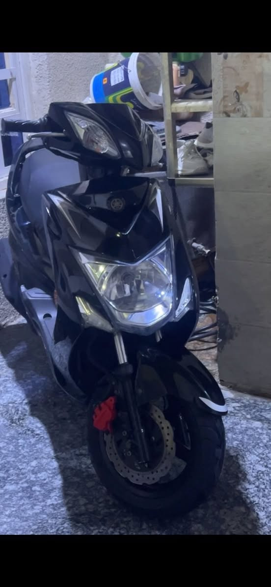 السلام عليكم دراجه سكنز لد وراد ياباني  مكفوله كفاله عالم من كلشي دراجه نضيفه الله شاهد صار شهر من اخذتها السعر مليون و500 وبيها مجال مكاني بغداد الجديده شارع المسبح رقمي*********** ملاحضه الدراجه ممرقمه
