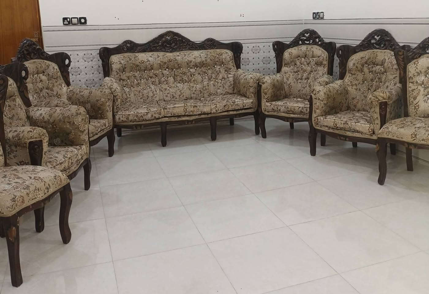 تخم 9 مقاعد نضيف جدا اخو الجديد مكان حله


**إذا كنت صاحب هذا الإعلان وتريد حذفه لأي سبب، رجاءا أرسل رسالة إلى الدعم الفني**