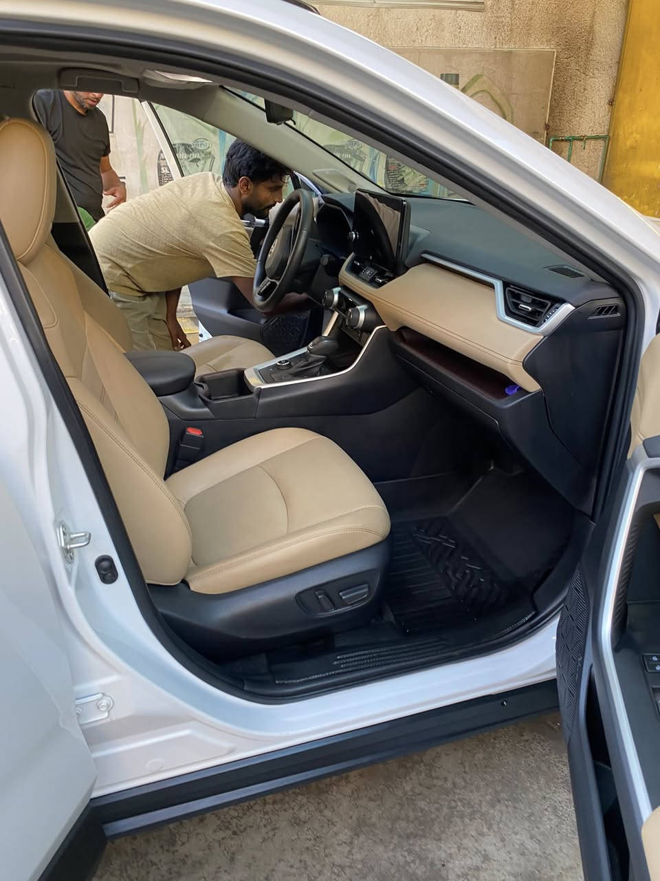 راف فور للبيع موديل 2024 لمتد فول مواصفات عداد27 الف ميل رقم بغداد الجديد الحادث موضح بالصور ايرباك برده طاك فقط كراسي كهرباء كراسي تدفئه تبريد  بغداد المنصور ***********
