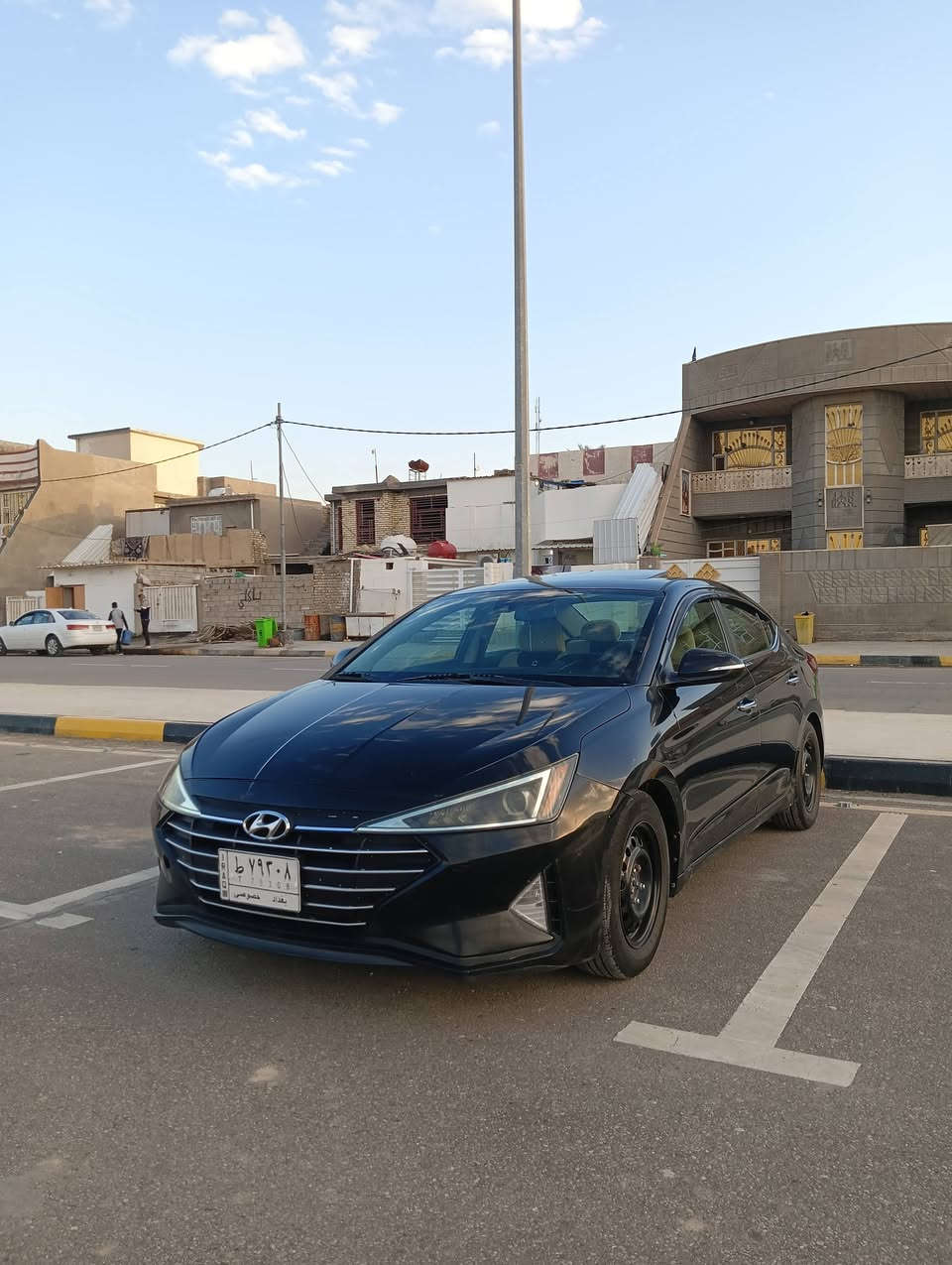 السلام وعليكم النترا للبيع موديل 2020 سياره جديده سياره رقم بغداد تحويل ثاني يوم تخم تاير جديد تبريد ثلج سياره فول واحد على واحد سياره زنون شاشه بصمه ماكينه وكير كفاله سياره كلش حلوه وجاهزه سعر 131 وبيها مجال مكان واسط العزيزيه رقم الهاتف. ***********.
