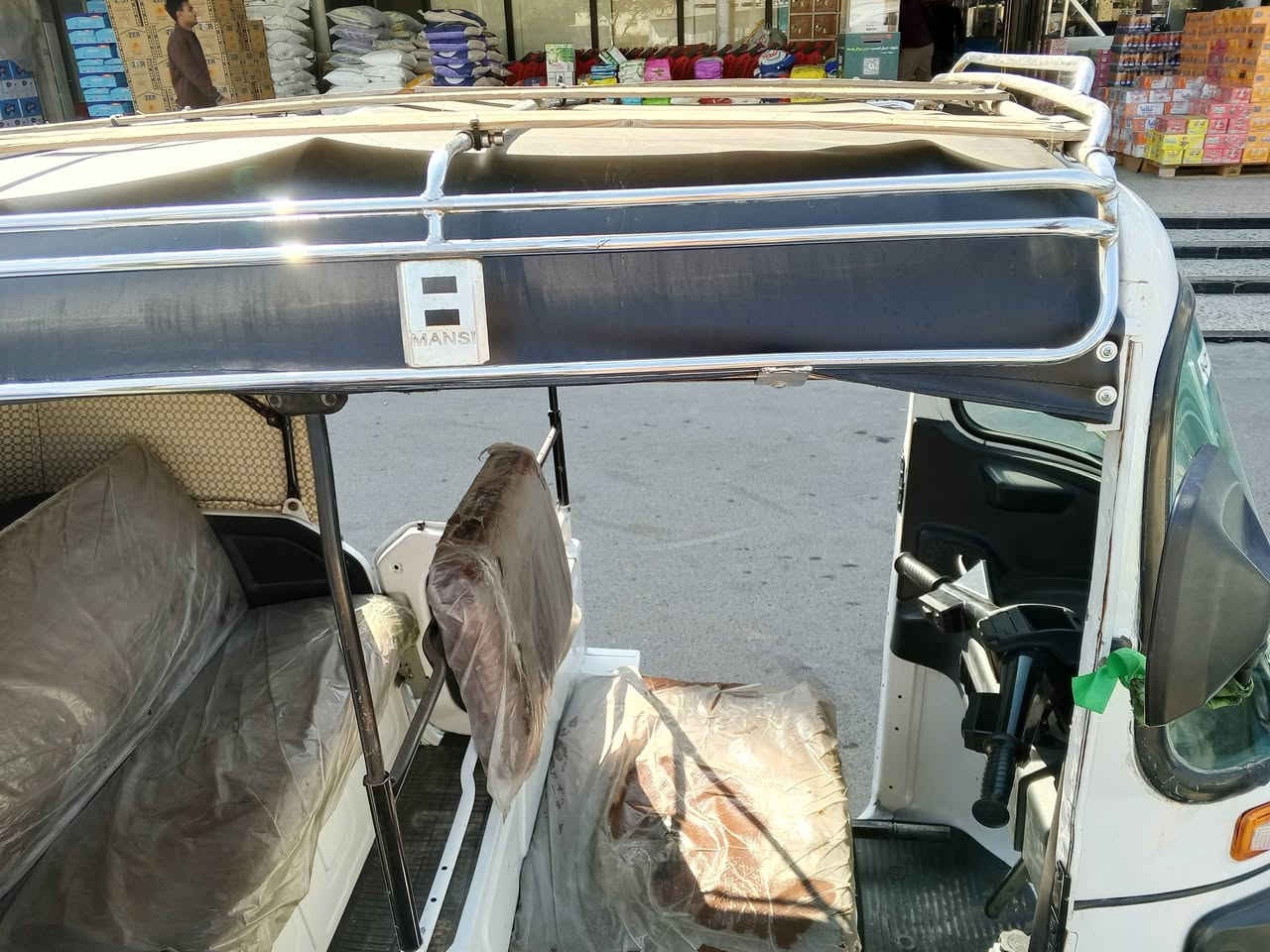 للبيع مكان بغداد الزعفرانيه ***********
بيها بارد بلغد 21 شهر الرابع محرك مبدل زنجيل وبوشه مال باك 8مليون ونص
