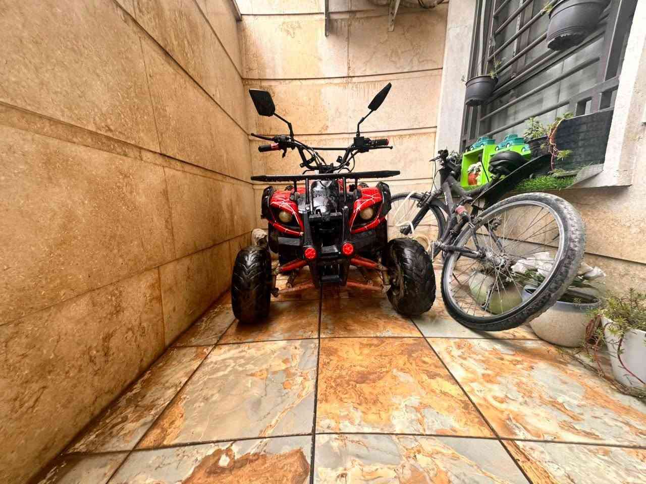 السلام عليكم
دراجه رباعيه  مستعمله فقط شهر للبيع  نكره سلف كامله
السعر /450وبيه مجال 
العنوان /بغداد السيديه 
للتواصل على هذا الرقم /***********

