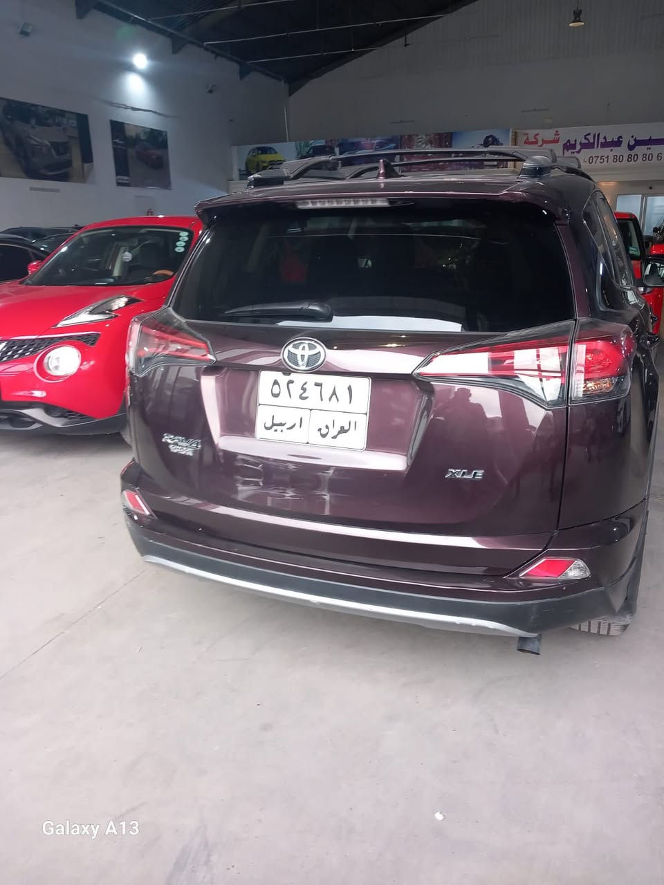 تويوتا راف فور (Toyota RAV4) موديل 2018 للبيع 🚗
المواصفات:
 الفئة: XLE (فول مواصفات)
 المحرك: 2500 CC بحالة ممتازة
 الوضعية: وارد أمريكي
 الرقم: أربيل (الرقم الجديد)
 العنوان: الأنبار - الفلوجة
✨ المواصفات والأنظمة الذكية:
 ⚙️ أنظمة الأمان: رادار أمامي، نظام مانع تصادم، نظام تحديد مسار، نظام مانع انزلاق.
 🔑 الراحة والتحكم: بصمة أبواب، صندوق خلفي كهرباء. تشغيل بصمة
 ❄️ المقصورة والداخلية: فتحة سقف (بانوراما)، تبريد بيانو.
 💡 الإضاءة: لايتات LED رئيسية.
 الحالة العامة: السيارة بحالة ممتازة وجاهزة من كل النواحي.
🛠️ تفاصيل الحادث:
 ضربة السيارة في باب عكس السايق، ومصلحة وبحالة ممتازة.
💰 السعر:
 175 ورقة (17,500$) وبيه مجال للشراي .
📞 للتواصل والاستفسار: ***********. /***********
