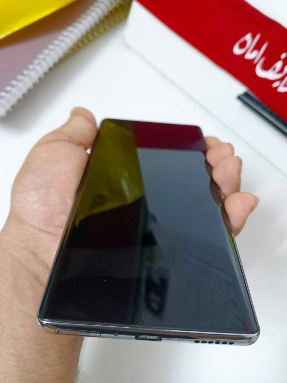 السلام عليكم
للبيع: Tecno Camon 40 Pro 5G مع كامل ملحقات

الجهاز نظيف جدًا ومستخدم استخدام خفيف للتصوير والمراسلة فقط، وغير متعوب أبدًا، مع كامل الملحقات وصحة البطارية 99%.

أداءه سلس ومريح جدًا بالتصفح والاستخدام اليومي ومدعم بالذكاء الاصطناعي اللي يختصر تعب عليك ينطيك 90 فريم ببجي، وكامرته هي الأفضل بفئته بعدسة Sony مع مثبت بصري (OIS) وتقدم نتائج تنافس هواتف رائدة.

بدل ما تشتري الجديد بحوالي 450 ألف، هذا معروض بسعر325ألف وقابل للتفاوض 

شراي تعال خاص او التواصل واتساب على الرقم ***********

