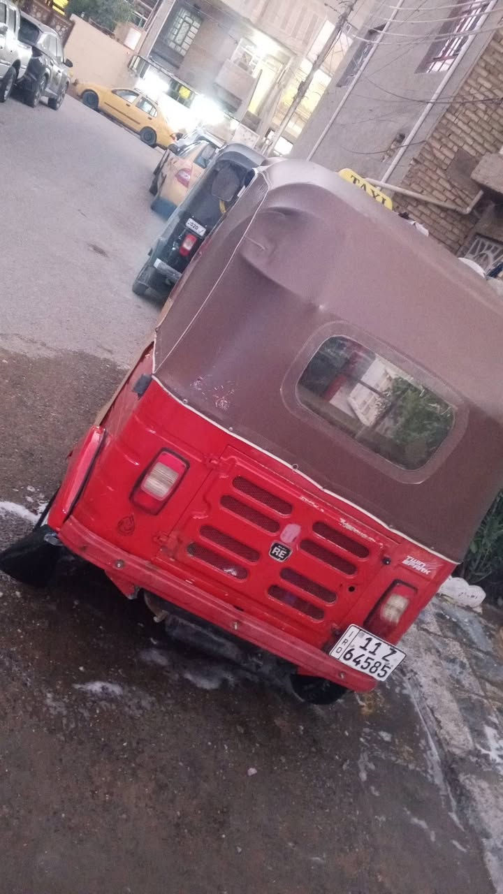 سلام عليكم تكتك 2018
محرك عشرين 
تكتك معمره بل كامل 
رقم بغداد باسمي 
تحويل ثاني يوم
سعر 4700
بي مجال
مكان بغداد الحريه 
***********
