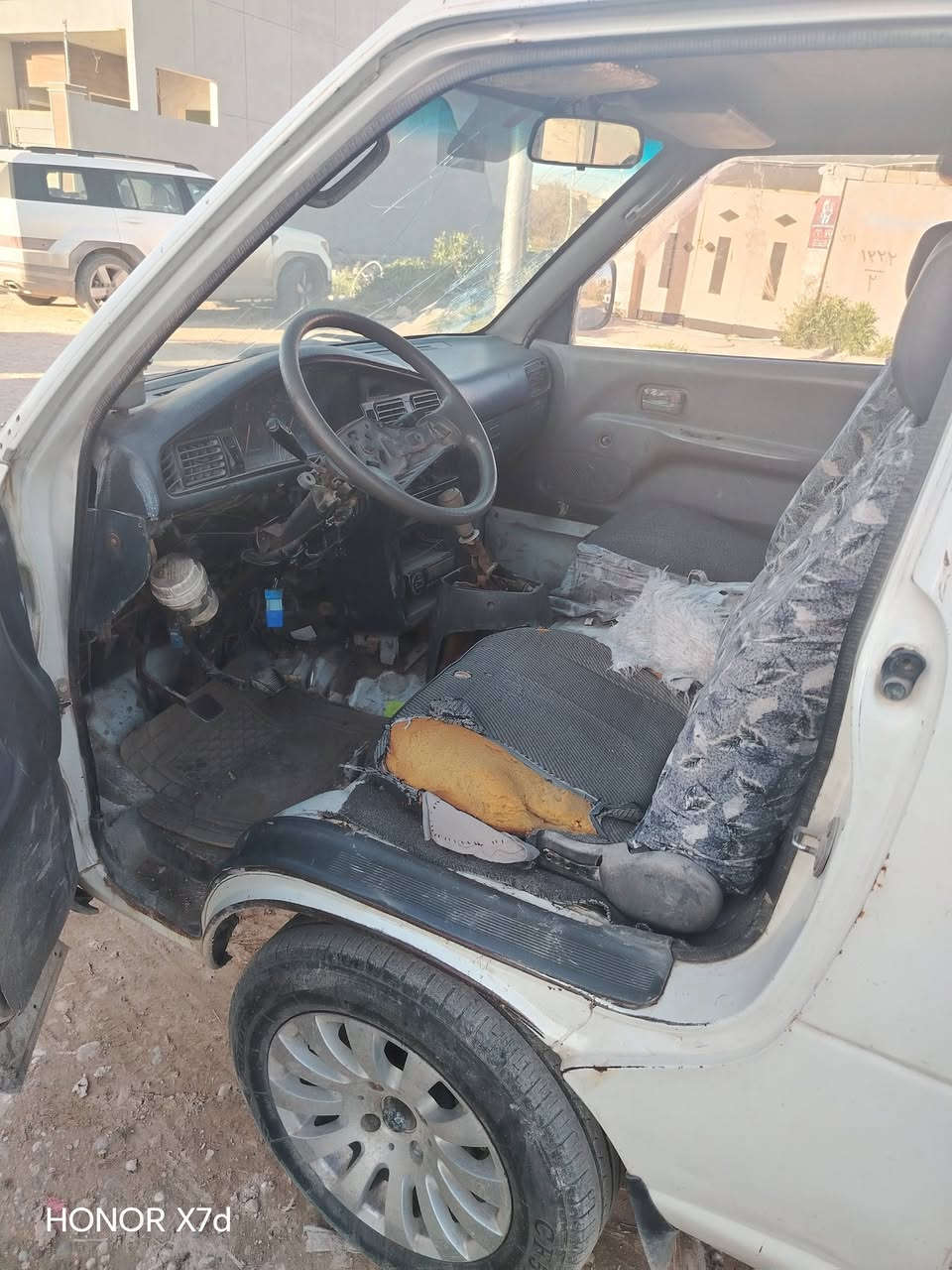 من رخصة الادمن
السلام عليكم رمضان كريم 
سياره تويوتا موديل ٩٥ محرك بانزين ملاحضه السياره مكفوله عشائر وسرقه سنويه بيضه بيها وكاله قديمه راعيها بل موصل ما اندلو السعر  8 ورقات العنوان حي الوحده ***********
***********
