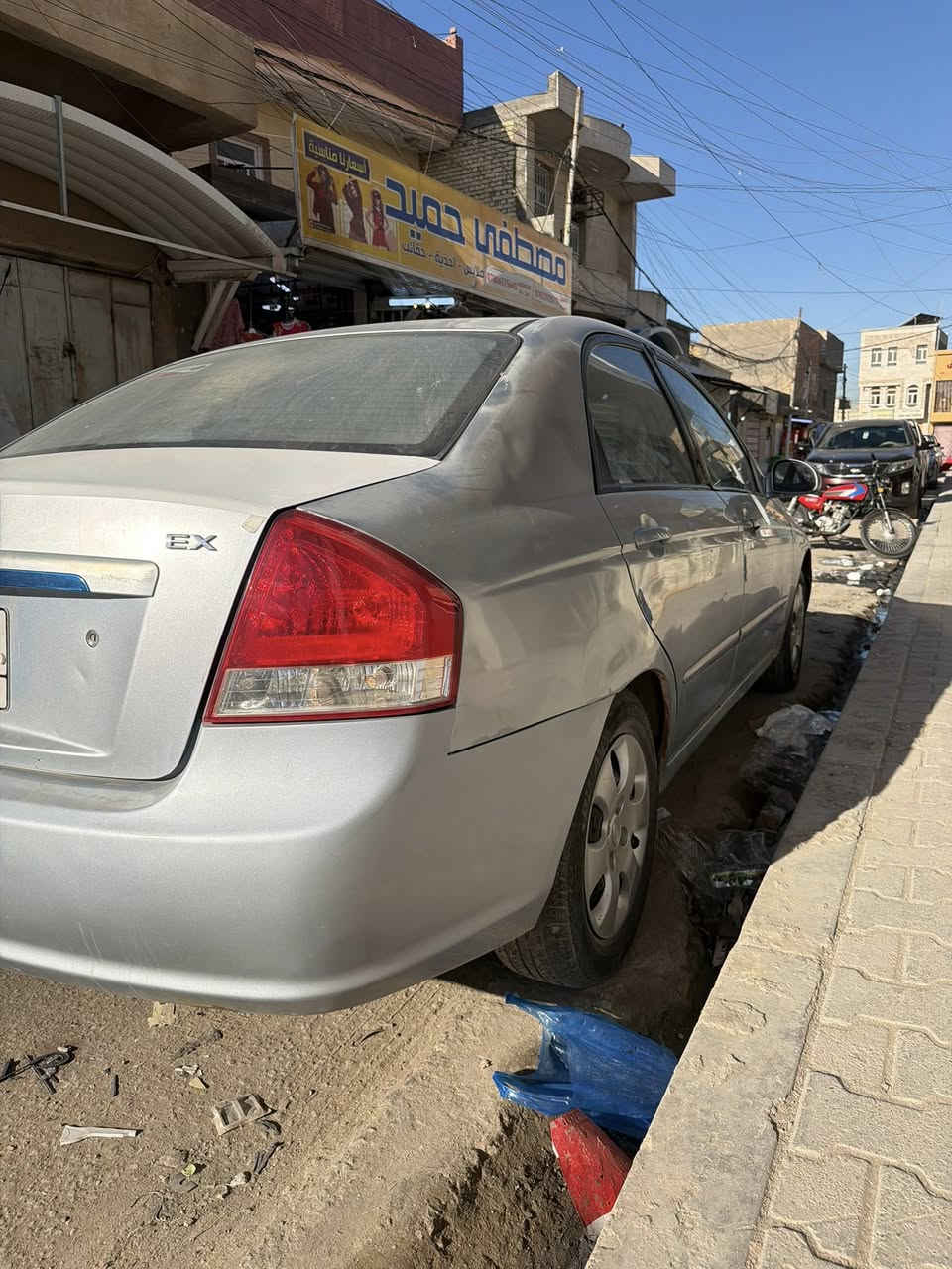 السلام عليكم
كيا سبكترا موديل 2007 رقم بغداد محرك 2000 بيها اربع قطع صبغ مكان السياره بالحله السعر 83 وبيها مجال 
***********
