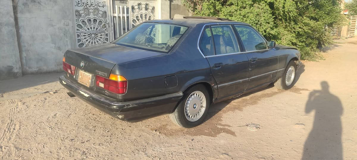 بسم الله الرحمن الرحيم بي ام دبليو موديل 1991سيارة بلاديه اصل كير عادي محرك 730 سيارة بدون ضربه وبدون خياس كهربائيات كامله غرفة نضيفه تبريد شغال ثلج حداديه جديدة تخم تاير جديد لايتات سيارة بلاديه رقم نجف وراعيها بل نجف فتحه شغاله تلث طكات سيارة وين متريد اطلع تراي تبريد شرط اقوى من الياباني *********** *********** السعر 42
