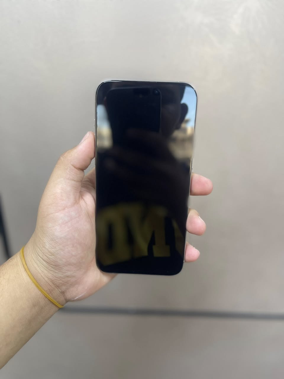 السلام عليكم
iPhone 15 pro max 
ذاكره 256
بطاريه 96‎%‎ عدد دورات 90 مره 
جهاز نظيف شخط واحد ما بي كفاله جهاز 
جان مظموم جهاز 
سعر مليون 150 
العنوان بغداد الجديده 
***********
