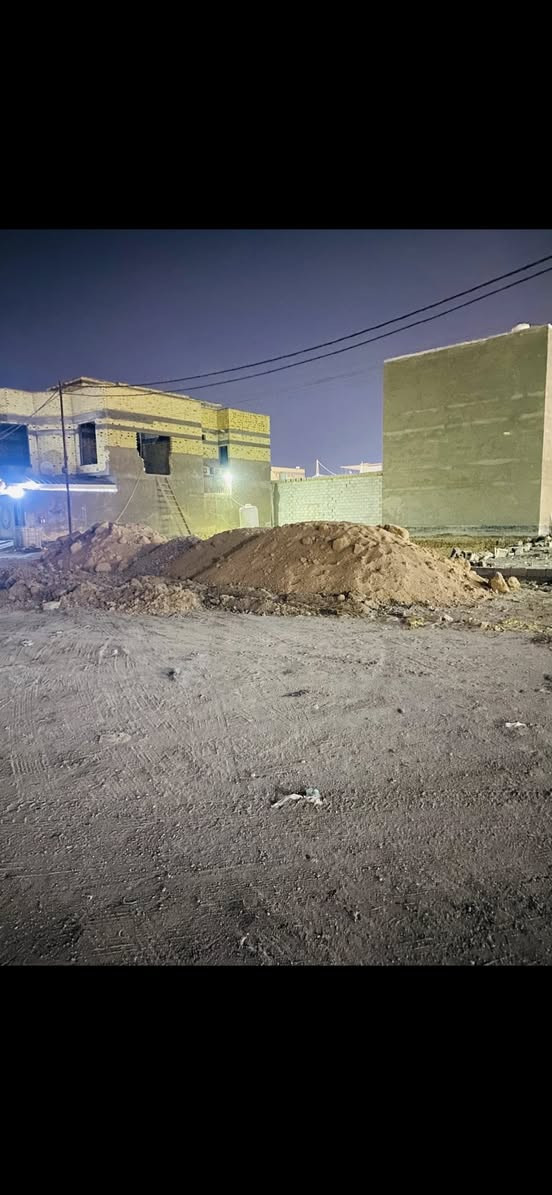 اليوم وبفضل الله

تم قلع قطعة أرض بمساحة 220م في ألفنجانيه قرب مدينة ( بصره لاند ) وتم نقل الأنقاض وتم دفنها  بالجلمود والآسمنت والسبيس (وجه الكاع )وتم حدلها طبقتين للأستفسار  ***********  أو  ***********
