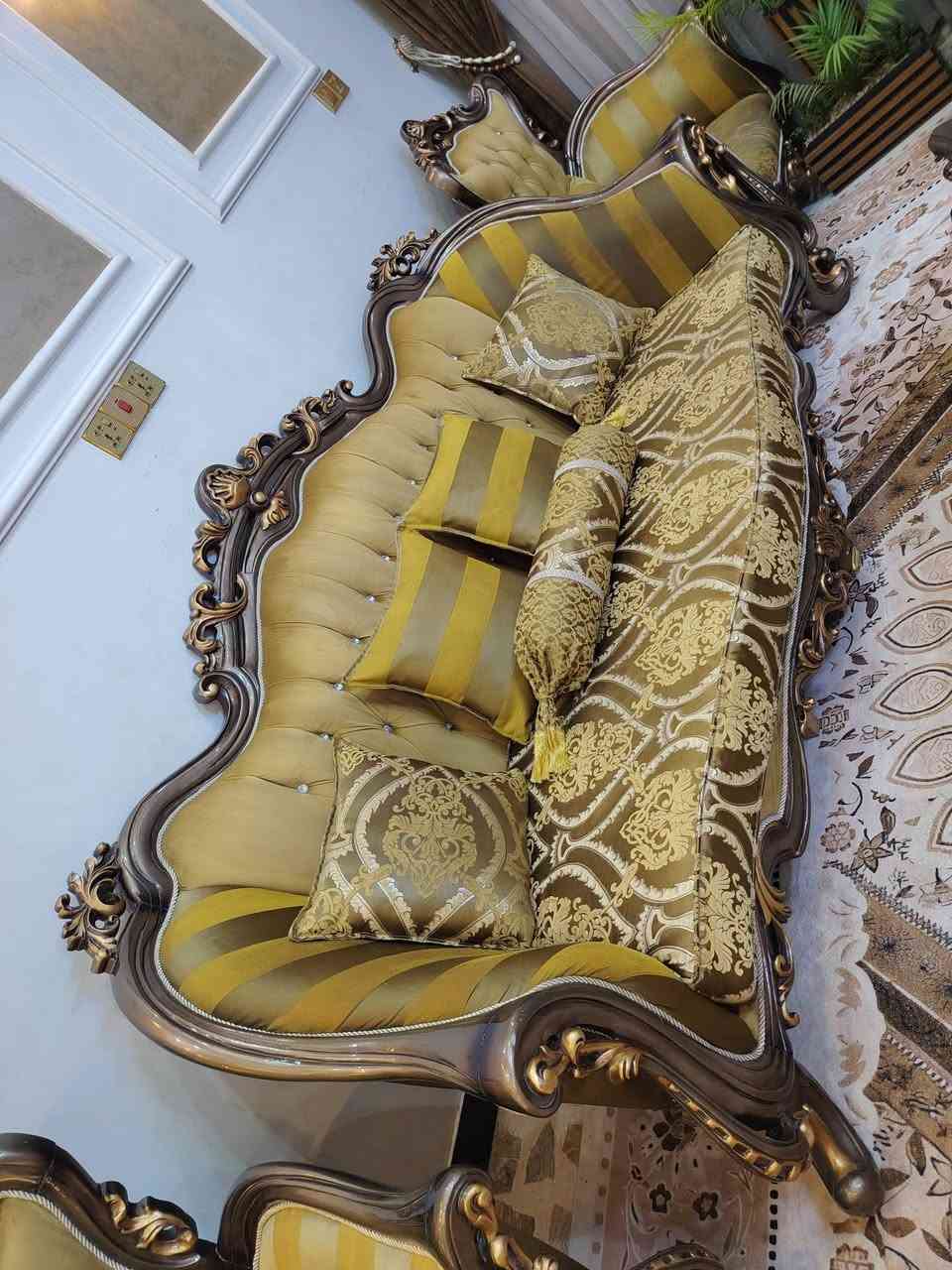 تخم زان ملكي تركي كلش نضيف  10 مقاعد مع طبله زان وسطيه العنوان مدينه الصدر للاستفسار خاص او الاتصال على الرقم ***********
