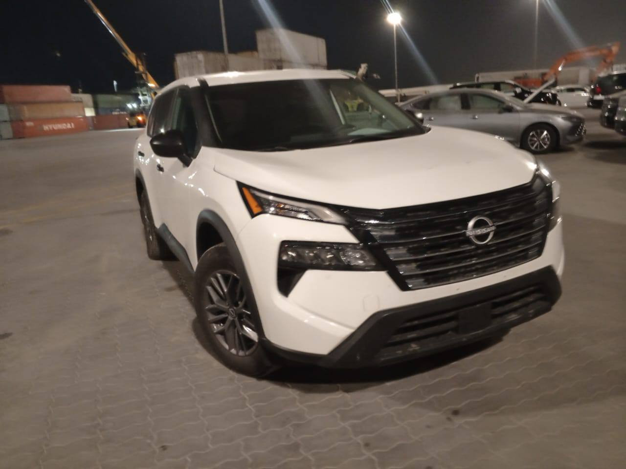 السلام عليكم نيسان روج موديل 2024 فئة الs تترقم شمالي حادثه جاملغ خلفي شبر ونص باب خلفي بدون دواخل بدون ايرباك ماشيه 19 الف فقط السعر 191 وبي مجال بسيط للتواصل خاص او الاتصال على رقم ***********
