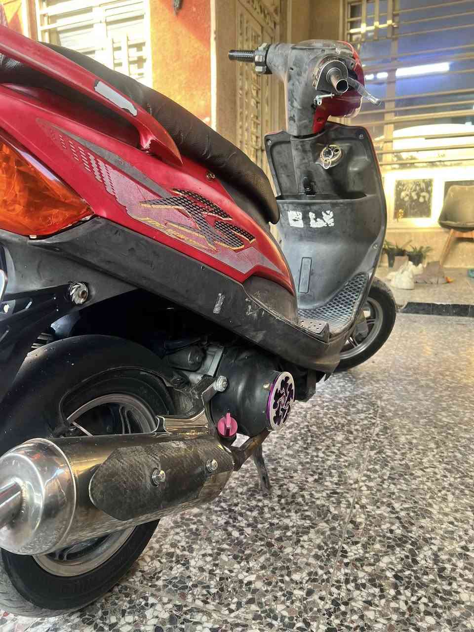 السلام عليكم للبيع ماكس عدله دراجه محرك بلاد كفاله ختم واحد ويم المكينه كهربائيات كلها شغاله وتزويد كله كدامك خير من الله بس القاعده مال رقم مو وياها دراجه مال رمبه ووراق معرض موجوده. صار 6 اشهر من نازله. السعر 1200  بغداد مدينه الصدر. ***********
