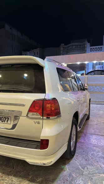 لسلام عليكم                                                                     
لاندكروز موديل (2015) للبيع 
بريم اصل ام الطفايه 
رقم انكليزي الجديد بأسمي
السياره ماشيه 110 الف حقيقي السياره خير من الله 
مواصفات السياره 
-مري شفط
-محرك 6 سلندر 4000 سس
-حساس امامي خلفي 
وباقي المواصفات معرفه…
السياره مكفوله كفاله عامه من محرك وكير وصبغ 
فقط الدعاميات مصبوغه للجماليه 
السعر 430 
***********
