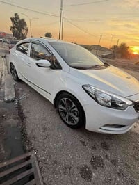 للبيع سيراتو ٢٠١٤ فول فول بيها طخه جملغ الخلفي وقبغ صندوك ضربتها خلفي ...