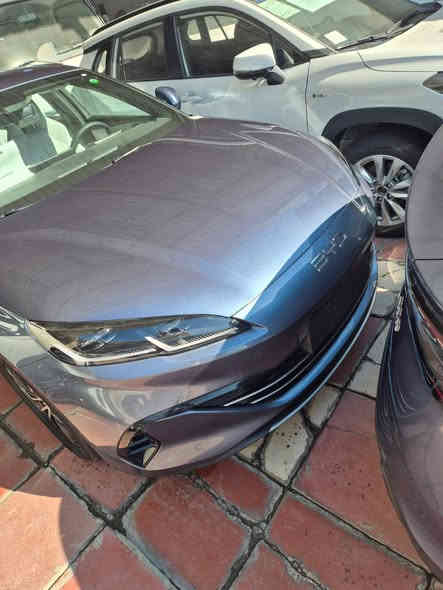 سلام عليكم وصول  BYD سيل 6  لشركة طريق الفخامة
🚗 للبيع – BYD سيل 6
✨ اللون: سماوي و ابيض و بيجي 
📍 الموقع: بغداد – البياع – الشارع الثالث

🔹 مواصفات السيارة:

تصميم حديث وأنيق

محرك اقتصادي وهادئ

داخلية فاخرة ومقاعد مريحة 😌 

شاشة معلومات كبيرة مع أنظمة ملاحة

نظام تكييف 

حساسات خلفية وكاميرا رجوع

إنارة LED أمامية وخلفية

💰 السعر: 21,500,000 دينار عراقي فقط
📞 للاستفسار: ***********
